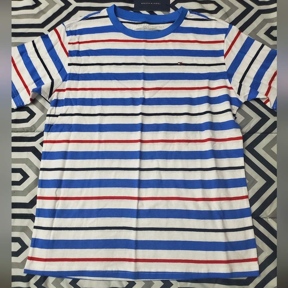 Tommy Hilfiger boys T Shirt Large